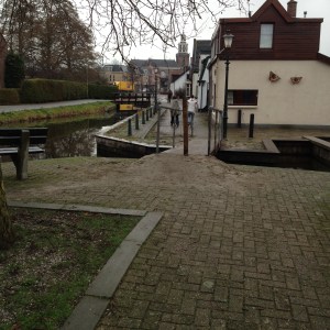 het noodbruggetje voor voetgangers