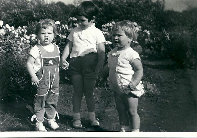 Fot met Jolanda, Karien en Marja, 1963