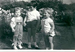 Fot met Jolanda, Karien en Marja, 1963