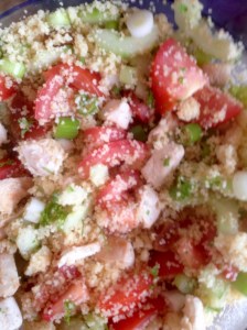 maaltijdsalade van couscous en kipfilet