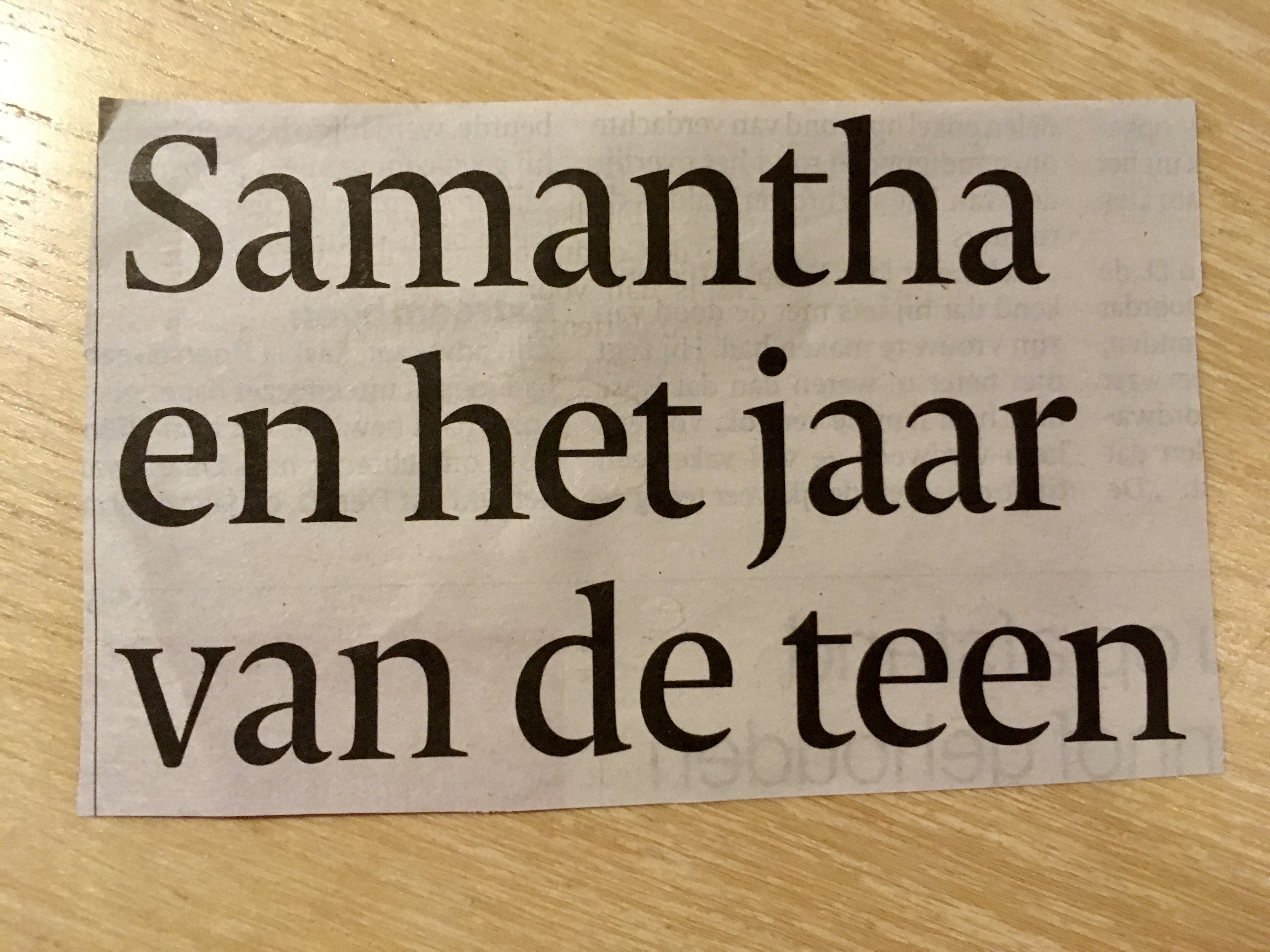 Kop uit de krant met de tekst Samantha en het jaar van de teen